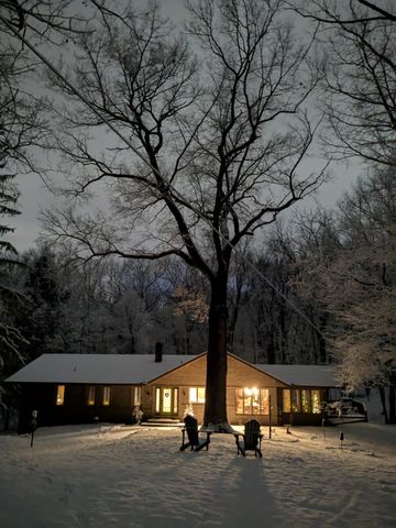 5595 Mountain Road, Genoa Twp, MI 48116
