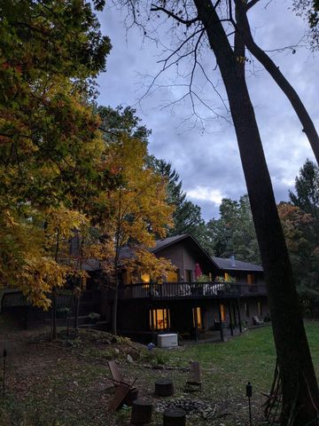 5595 Mountain Road, Genoa Twp, MI 48116