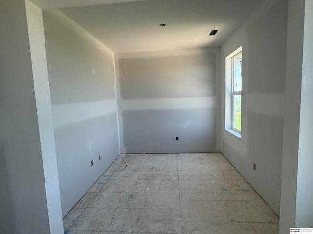 20810 Vernon Avenue, Elkhorn, NE 68022