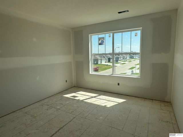 20810 Vernon Avenue, Elkhorn, NE 68022