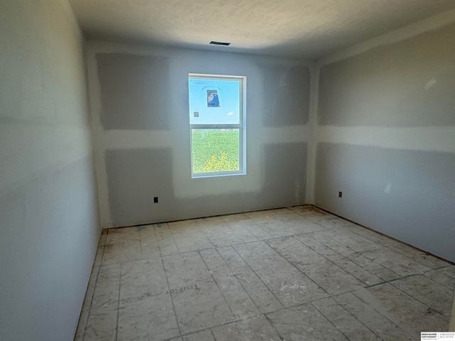20810 Vernon Avenue, Elkhorn, NE 68022