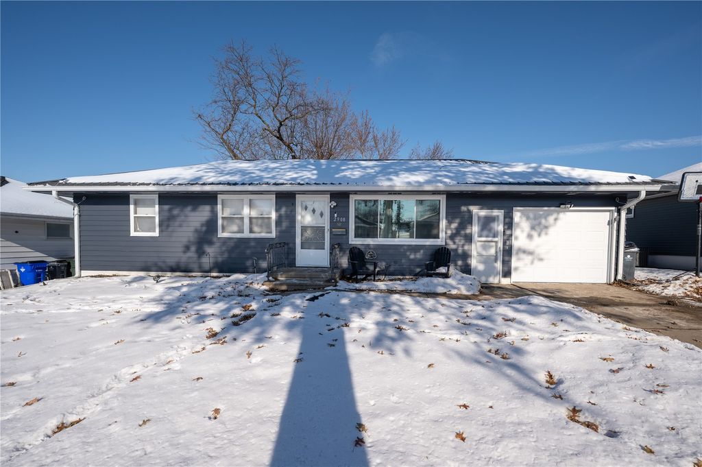 2908 Schultz Drive NW, Cedar Rapids, IA 52405