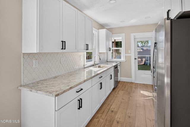 147 Eagle Point Road, Rossford, OH 43460