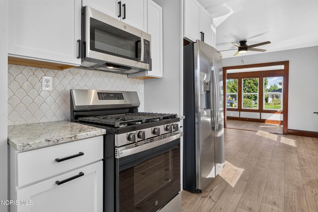 147 Eagle Point Road, Rossford, OH 43460