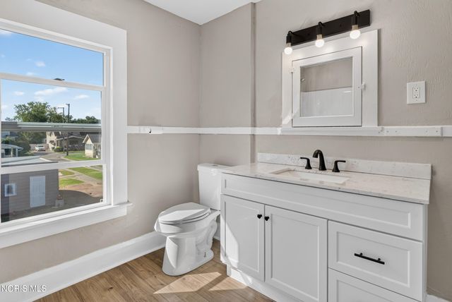 147 Eagle Point Road, Rossford, OH 43460