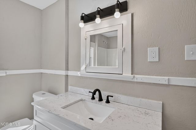 147 Eagle Point Road, Rossford, OH 43460