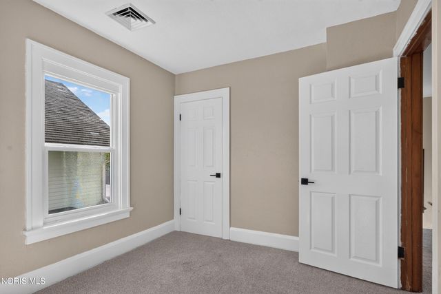 147 Eagle Point Road, Rossford, OH 43460