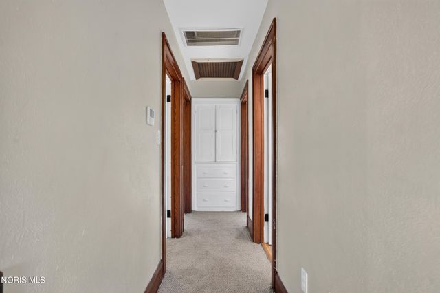 147 Eagle Point Road, Rossford, OH 43460