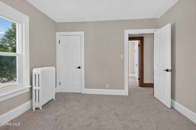 147 Eagle Point Road, Rossford, OH 43460