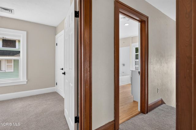 147 Eagle Point Road, Rossford, OH 43460