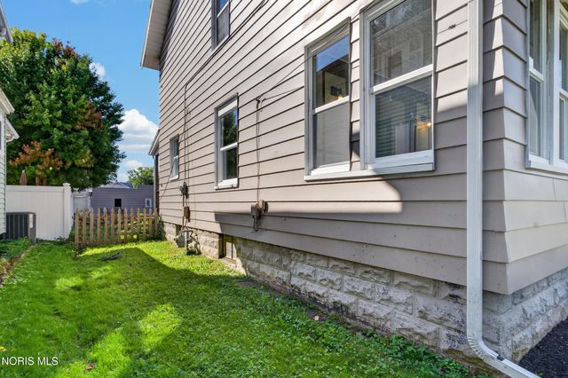 147 Eagle Point Road, Rossford, OH 43460