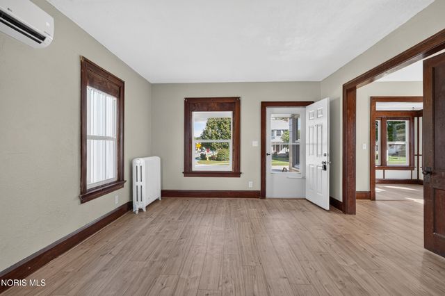147 Eagle Point Road, Rossford, OH 43460