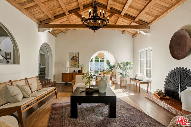 1518 N Beverly Drive, Beverly Hills, CA 90210