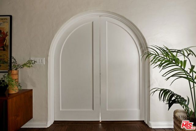 1518 N Beverly Drive, Beverly Hills, CA 90210