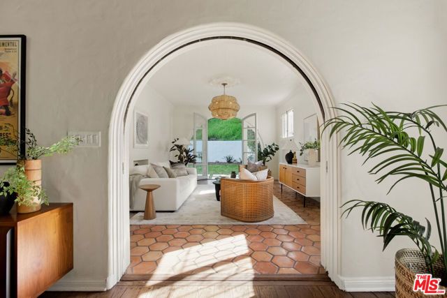 1518 N Beverly Drive, Beverly Hills, CA 90210