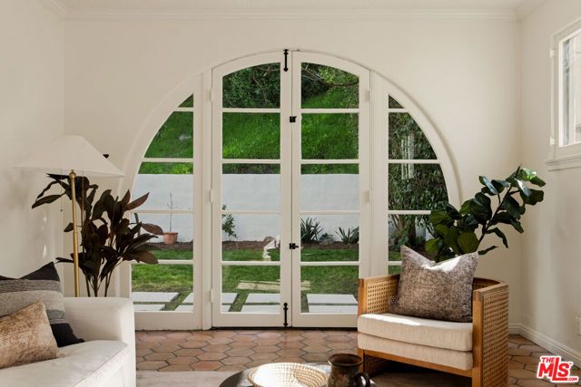 1518 N Beverly Drive, Beverly Hills, CA 90210