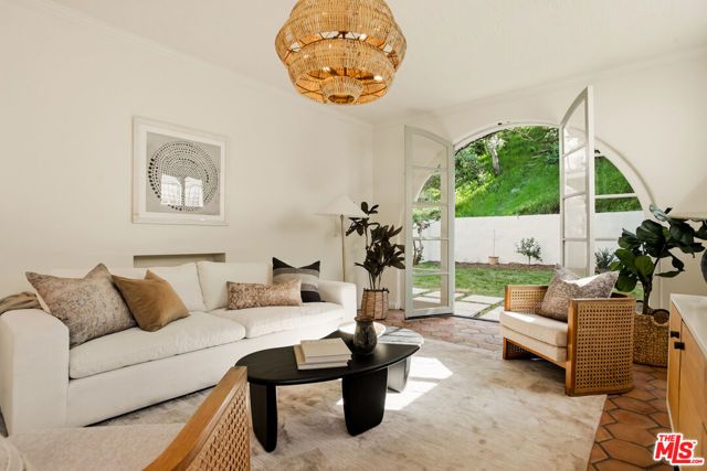 1518 N Beverly Drive, Beverly Hills, CA 90210