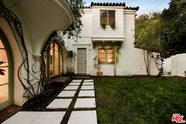 1518 N Beverly Drive, Beverly Hills, CA 90210