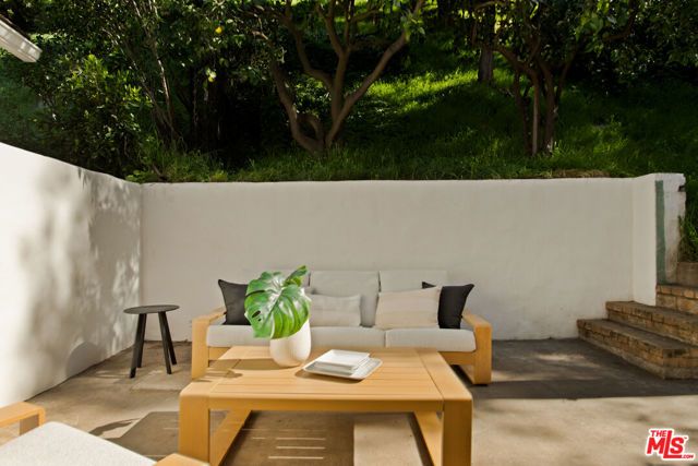 1518 N Beverly Drive, Beverly Hills, CA 90210