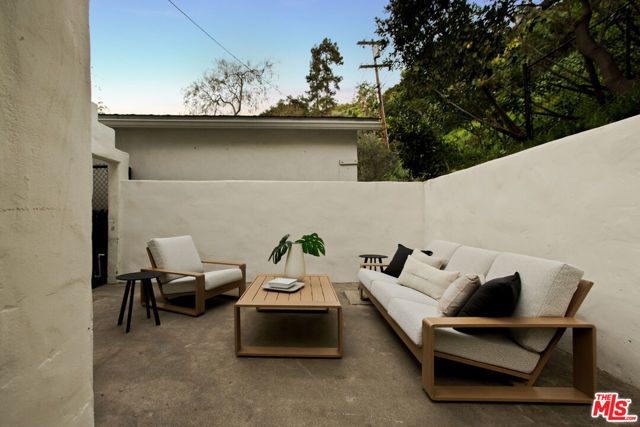 1518 N Beverly Drive, Beverly Hills, CA 90210