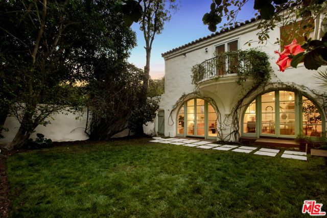 1518 N Beverly Drive, Beverly Hills, CA 90210