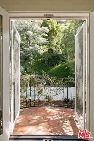 1518 N Beverly Drive, Beverly Hills, CA 90210