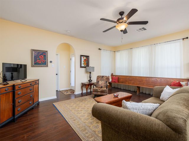 201 Sycamore ST, Georgetown, TX 78633