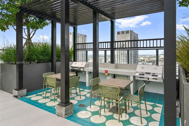 11 NE 6th St 2204, Miami, FL 33132