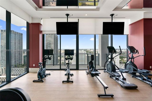 11 NE 6th St 2204, Miami, FL 33132