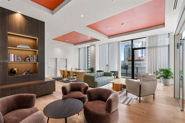 11 NE 6th St 2204, Miami, FL 33132