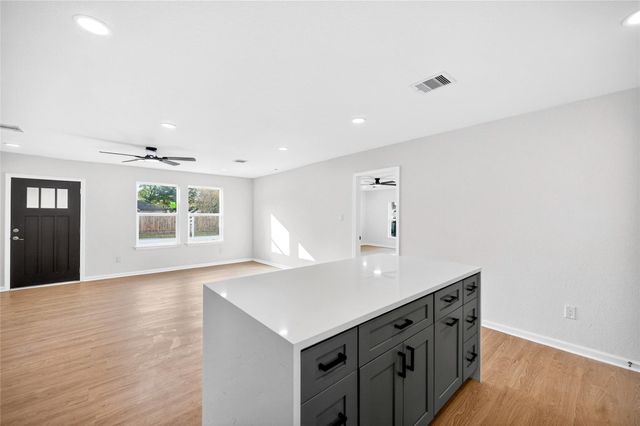 7422 Wiley Road, Houston, TX 77016