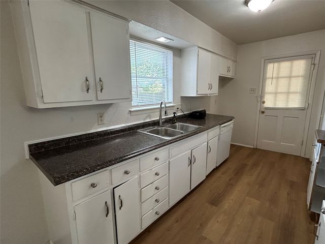 4712 Mark Trail Way, Dallas, TX 75232