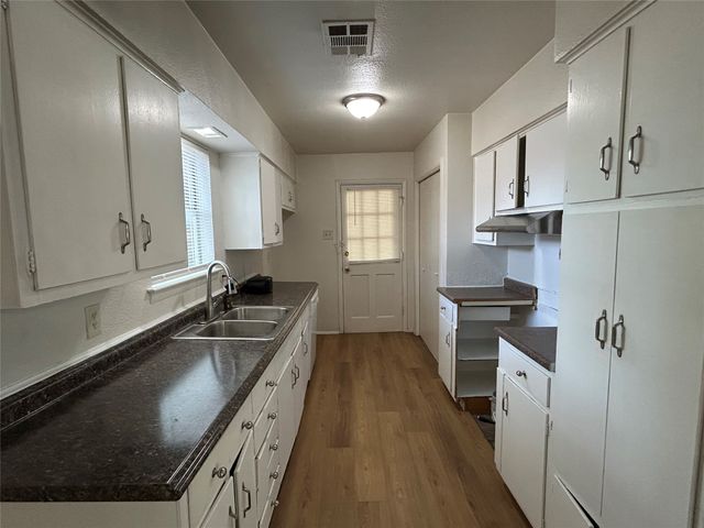 4712 Mark Trail Way, Dallas, TX 75232