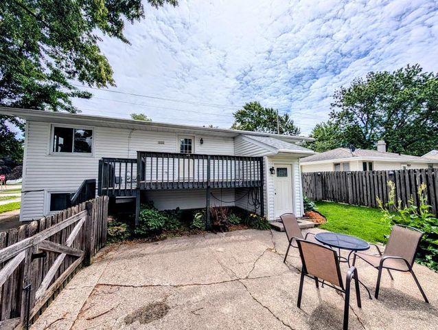 1407 S KERNAN AVENUE, Appleton, WI 54915