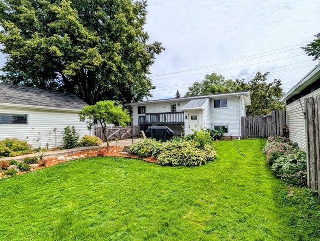 1407 S KERNAN AVENUE, Appleton, WI 54915