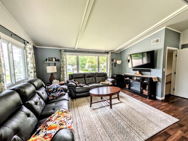1407 S KERNAN AVENUE, Appleton, WI 54915