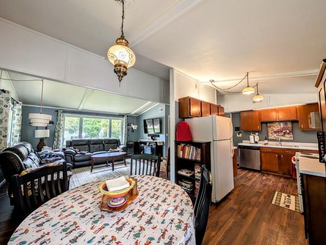 1407 S KERNAN AVENUE, Appleton, WI 54915