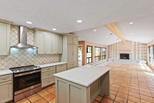 206 Blue Ground, Horseshoe Bay, TX 78657