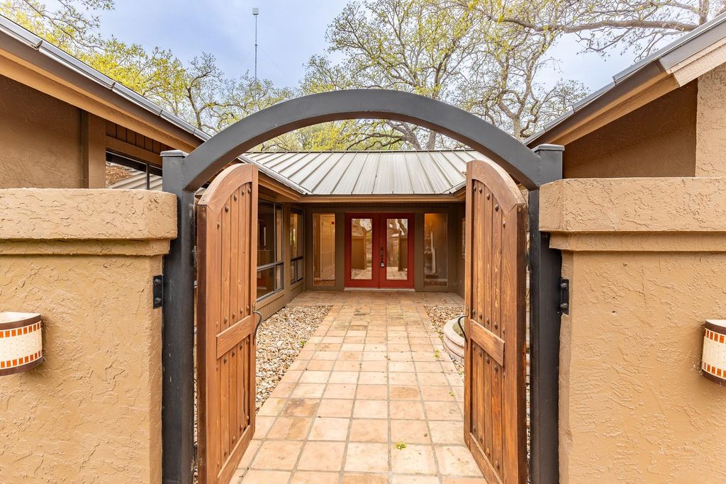 206 Blue Ground, Horseshoe Bay, TX 78657