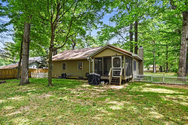 14275 Shiawassee Drive, Grand Haven, MI 49417