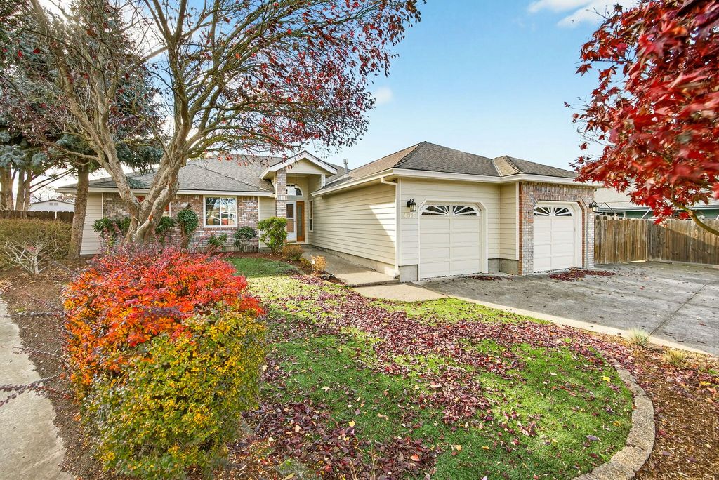 465 Creekside Circle, Central Point, OR 97502