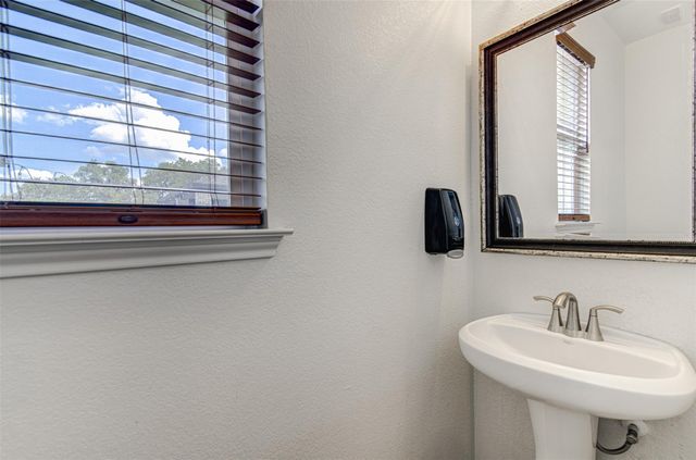 1004 Desaix DR, Georgetown, TX 78628