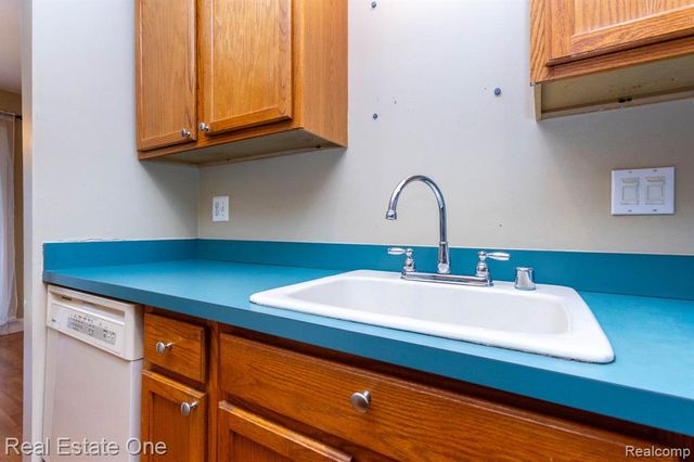 111 Manor Way, Rochester Hills, MI 48309