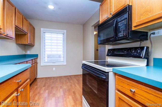 111 Manor Way, Rochester Hills, MI 48309