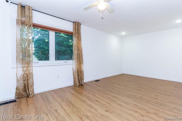 111 Manor Way, Rochester Hills, MI 48309