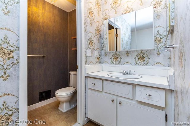 111 Manor Way, Rochester Hills, MI 48309