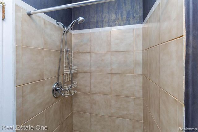 111 Manor Way, Rochester Hills, MI 48309