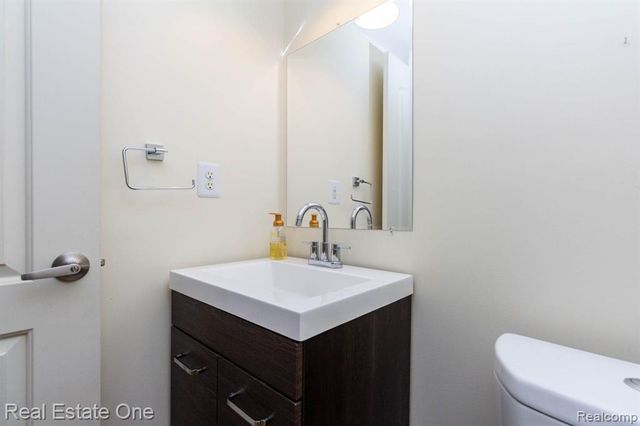 111 Manor Way, Rochester Hills, MI 48309