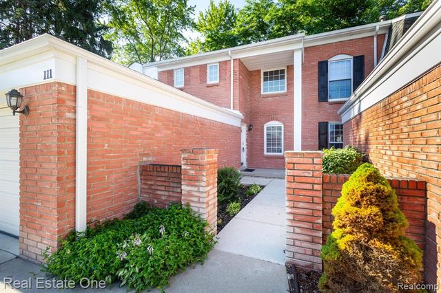 111 Manor Way, Rochester Hills, MI 48309