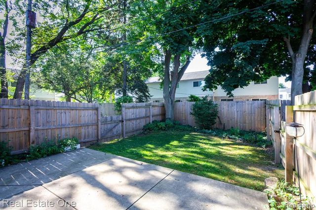 111 Manor Way, Rochester Hills, MI 48309